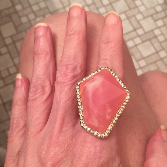 Jewelry - Coral Ring 🎉HP🎉